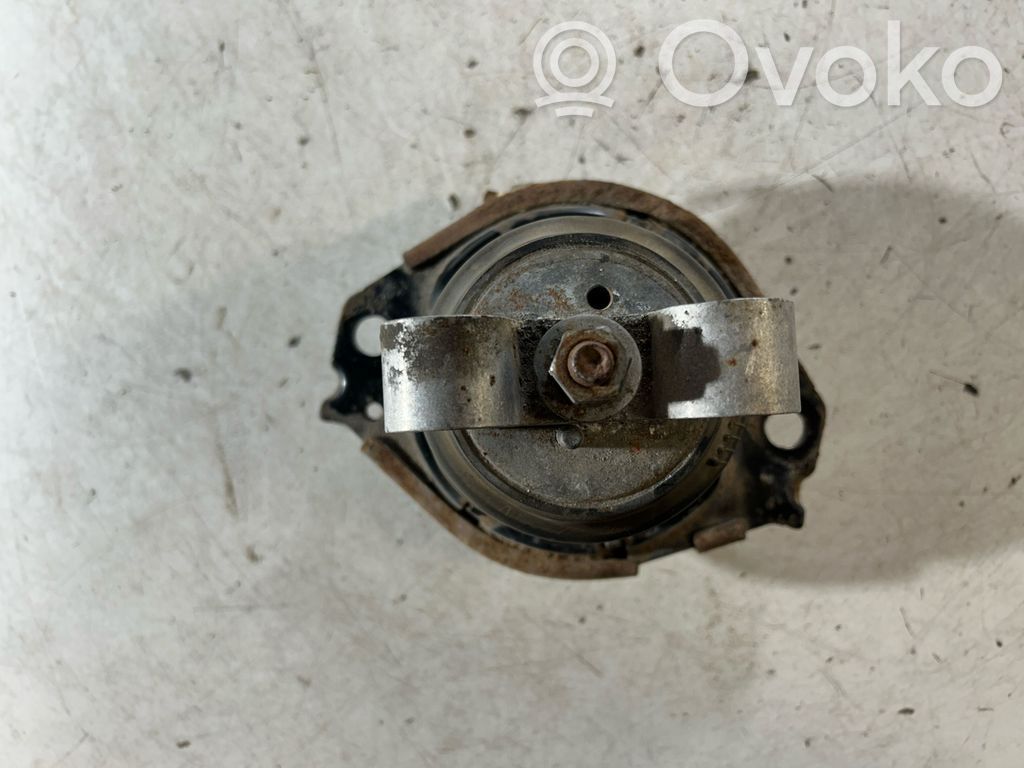 Dodge Challenger Engine mount bracket 
