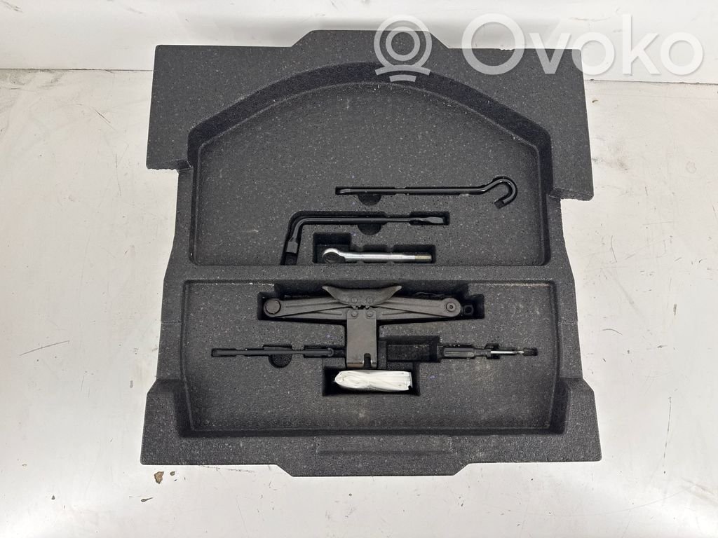 Subaru Outback (BS) Caja de herramientas 