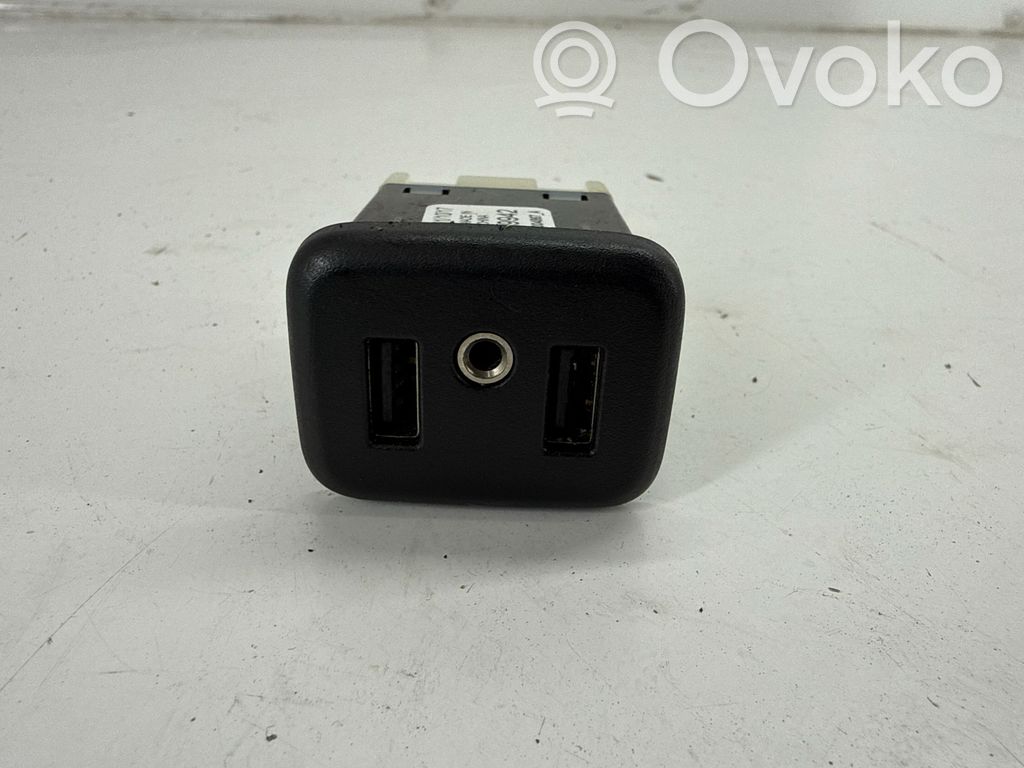 Chevrolet Camaro USB socket connector 