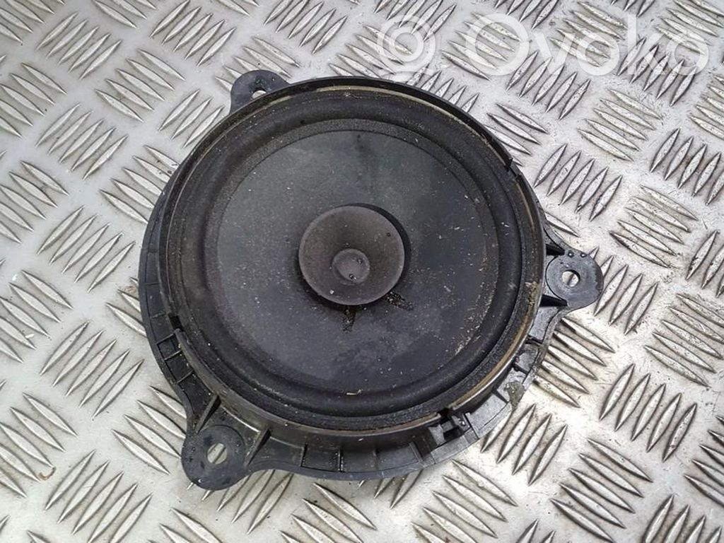 Altavoz de la puerta delantera
