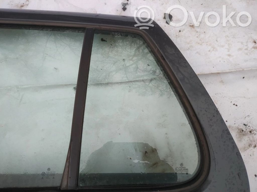 Ventanilla de ventilación de la puerta trasera