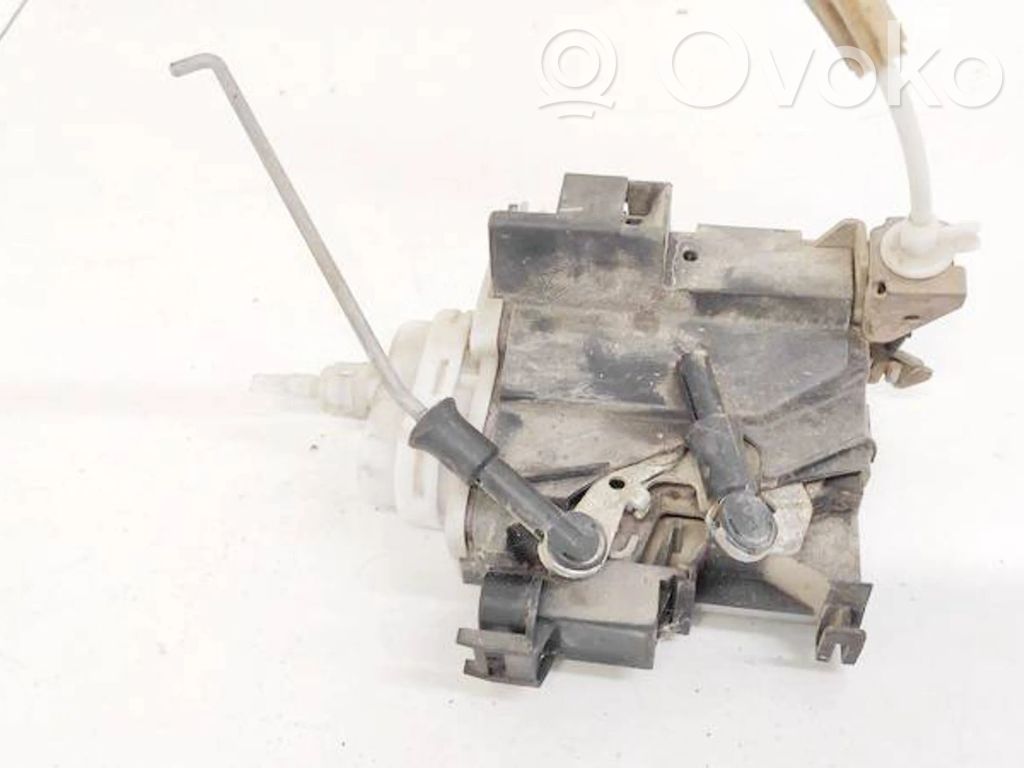 Audi A4 S4 B5 8D Serratura portiera anteriore 