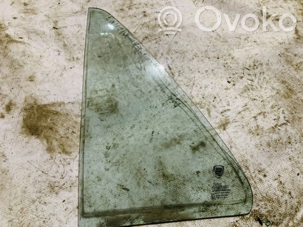 Ventanilla de ventilación de la puerta trasera