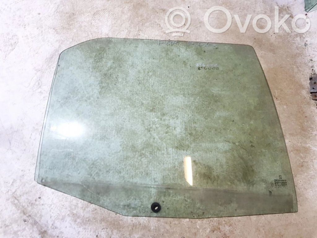 Peugeot 605 Geam ușă spate 