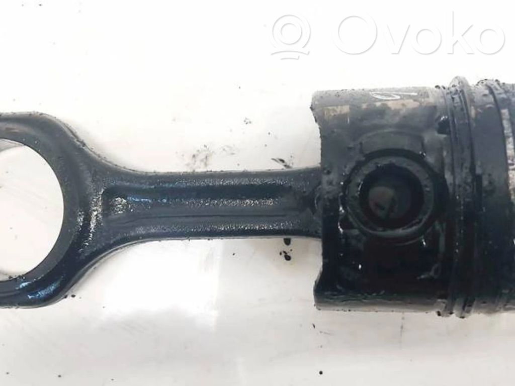 Volvo S80 Tłok z korbowodem 