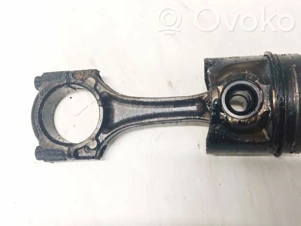 Toyota Avensis T250 Pistón con biela