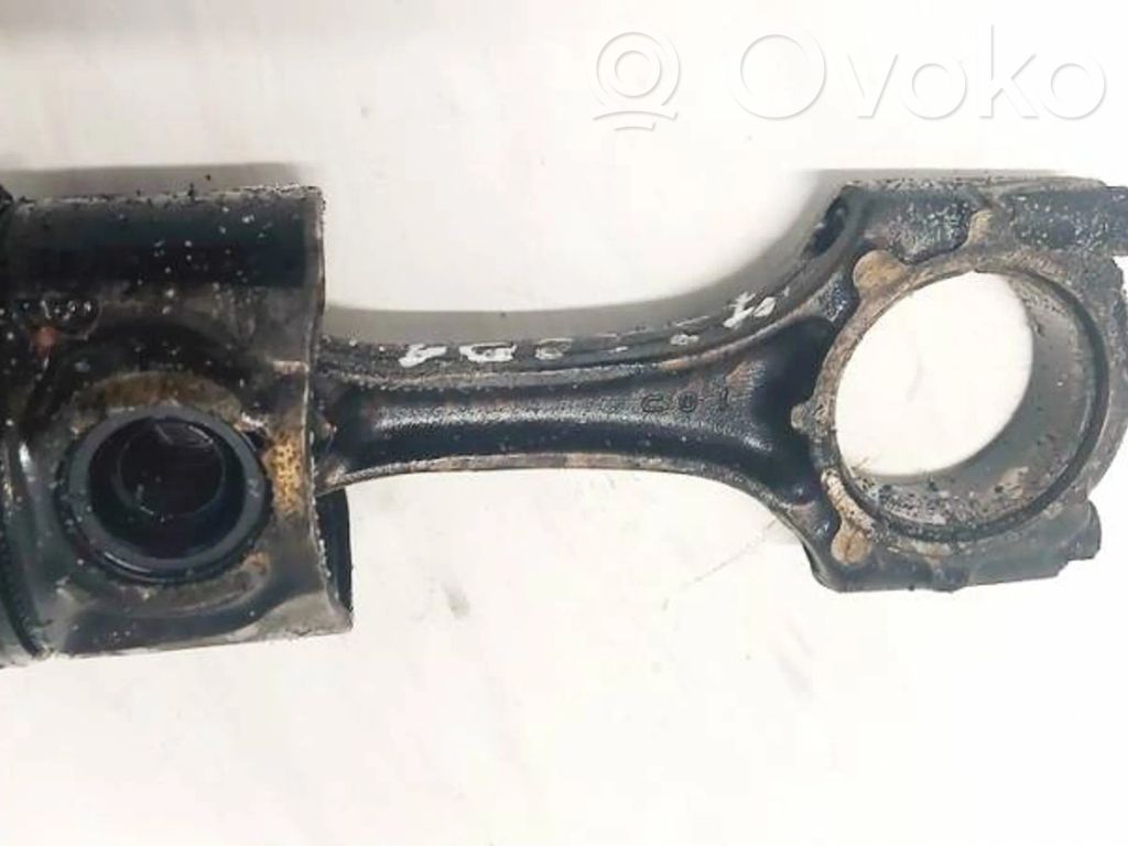 Toyota Avensis T250 Pistón con biela