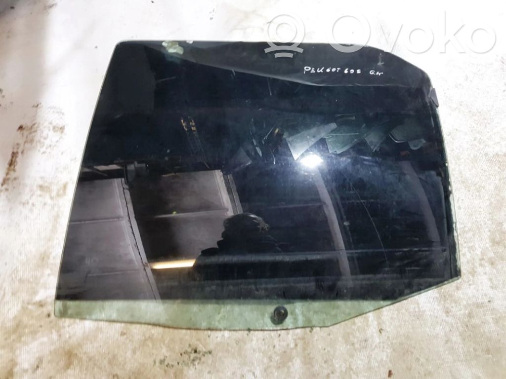 Peugeot 605 Geam ușă spate 