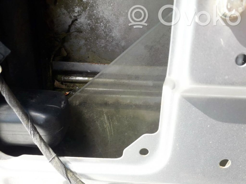 Volkswagen Transporter - Caravelle T4 Luna de la puerta delantera cuatro puertas