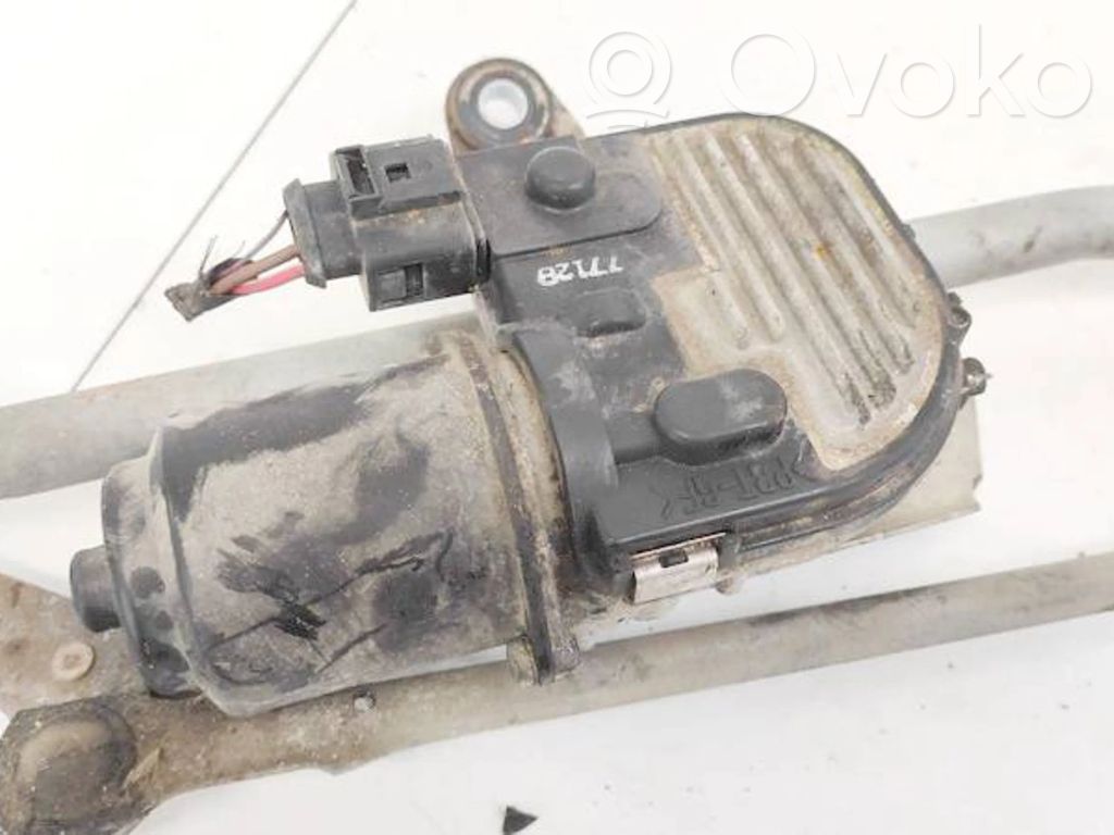 Volkswagen PASSAT B6 Motor ștergător 
