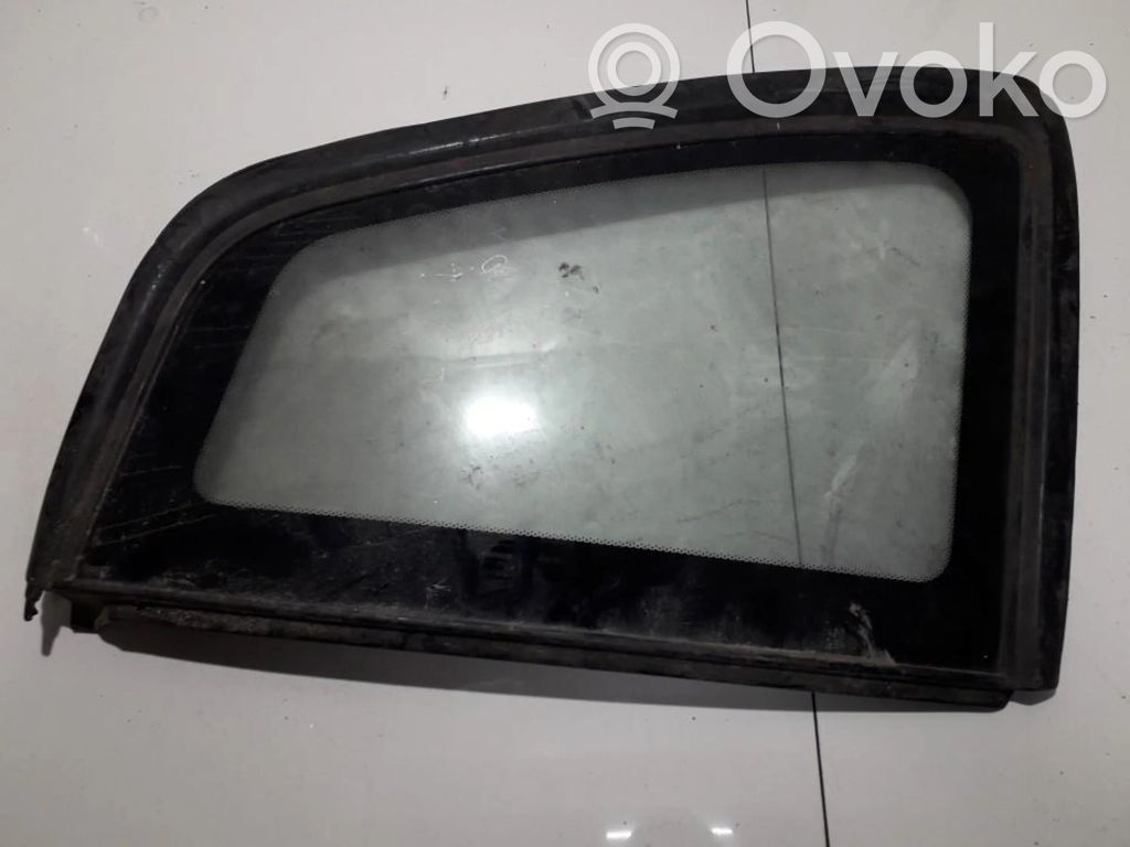 Ventanilla de ventilación de la puerta trasera