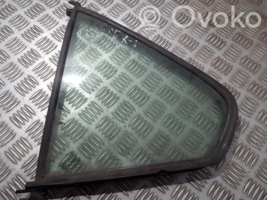 Ventanilla de ventilación de la puerta trasera