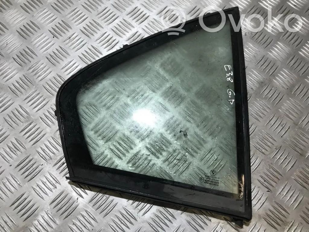 Ventanilla de ventilación de la puerta trasera