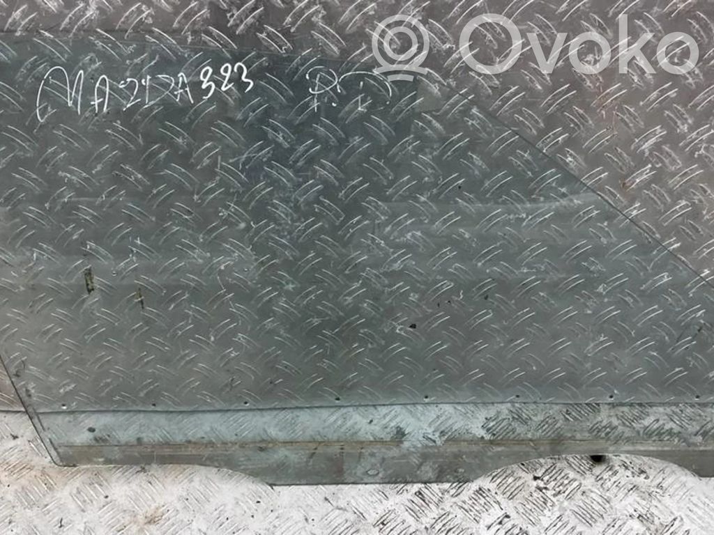 Etuoven ikkunalasi, neliovinen malli