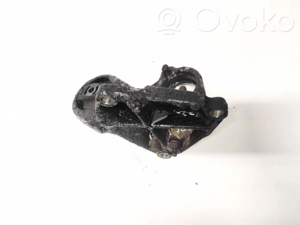 Engine mounting bracket