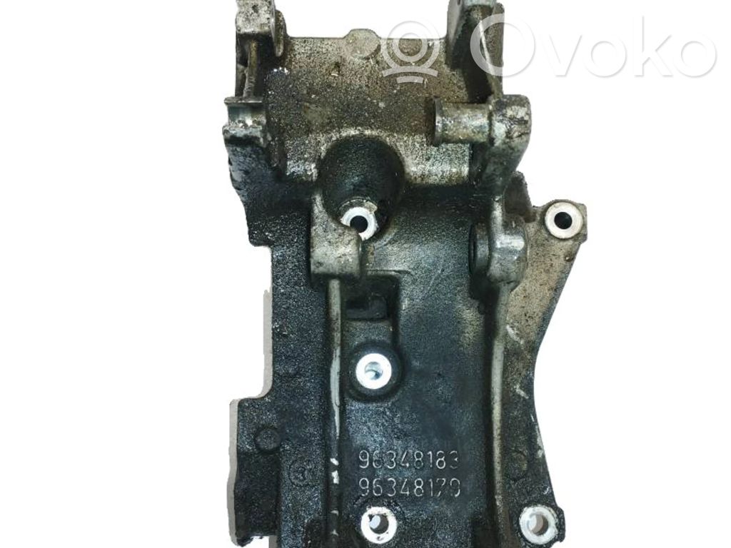 Peugeot 607 Engine mounting bracket 