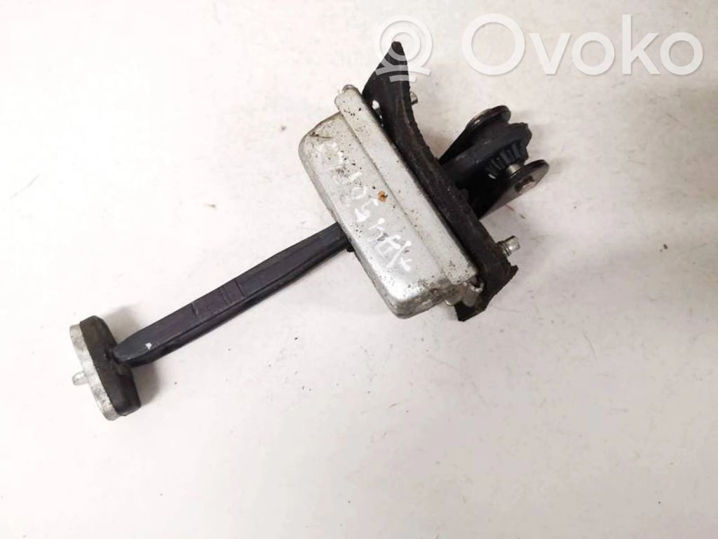 Ford Focus Etuoven pidätin 