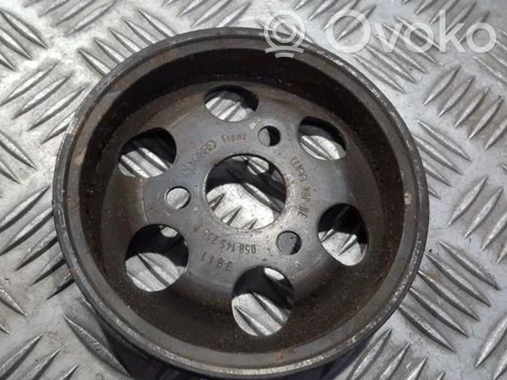 Ohjaustehostimen pumpun hihnapyörä   058145255E,058145255E
