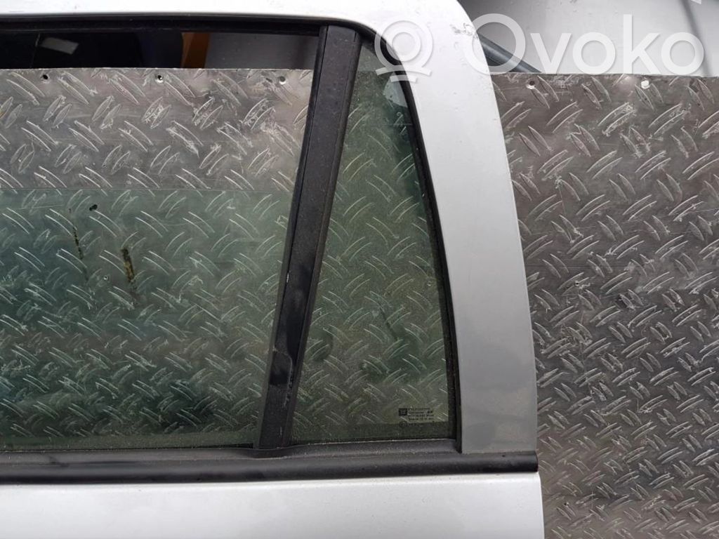 Ventanilla de ventilación de la puerta trasera