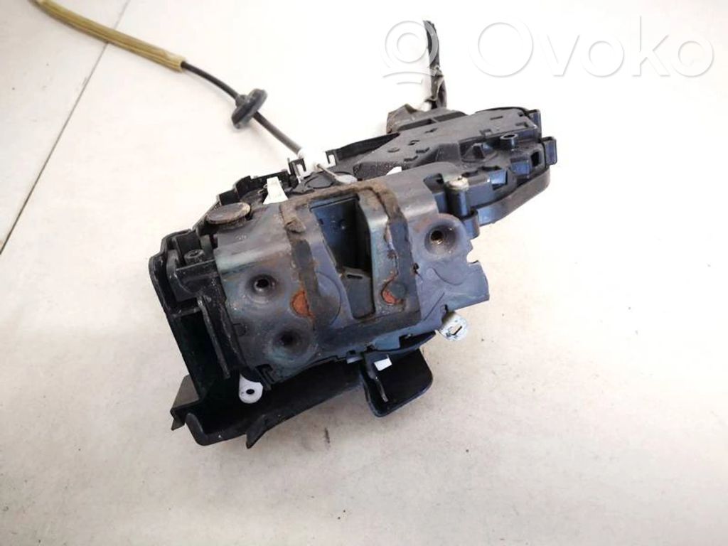 Ford Focus Priekšpusē slēdzene 