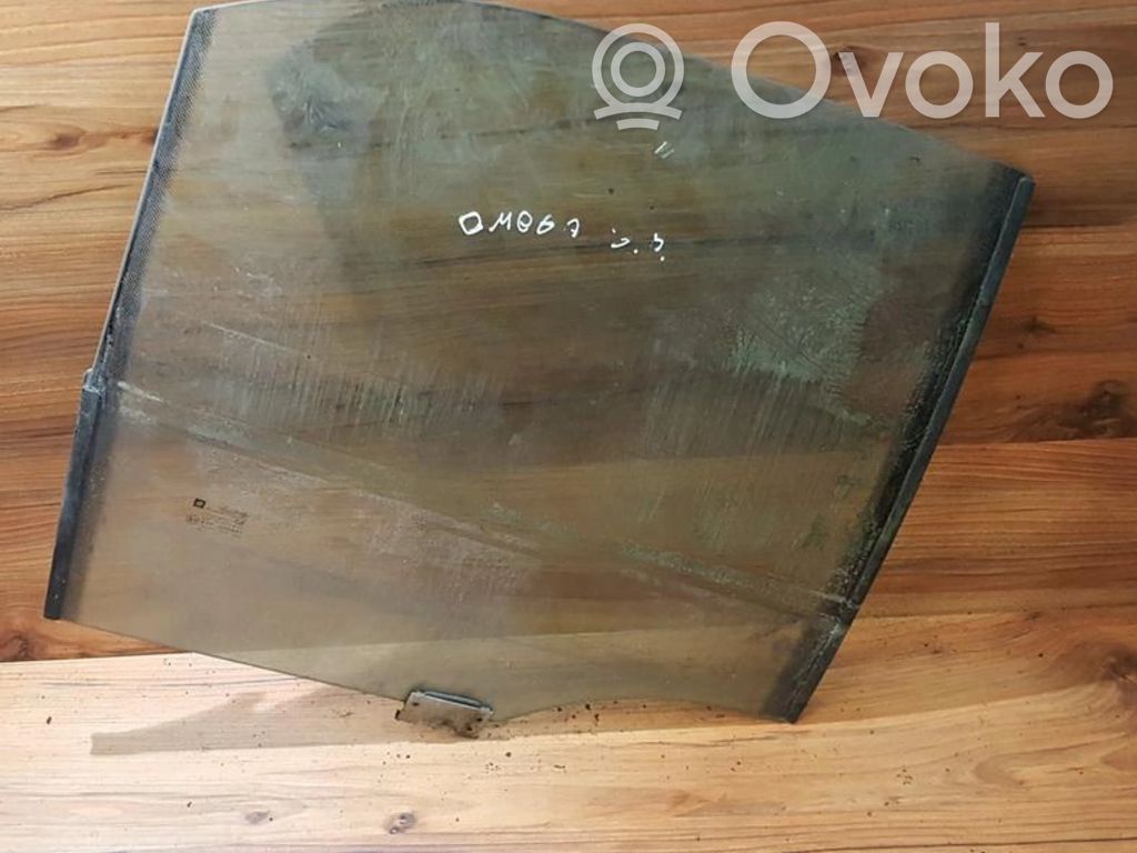 Opel Omega B1 Vetro del finestrino della portiera posteriore