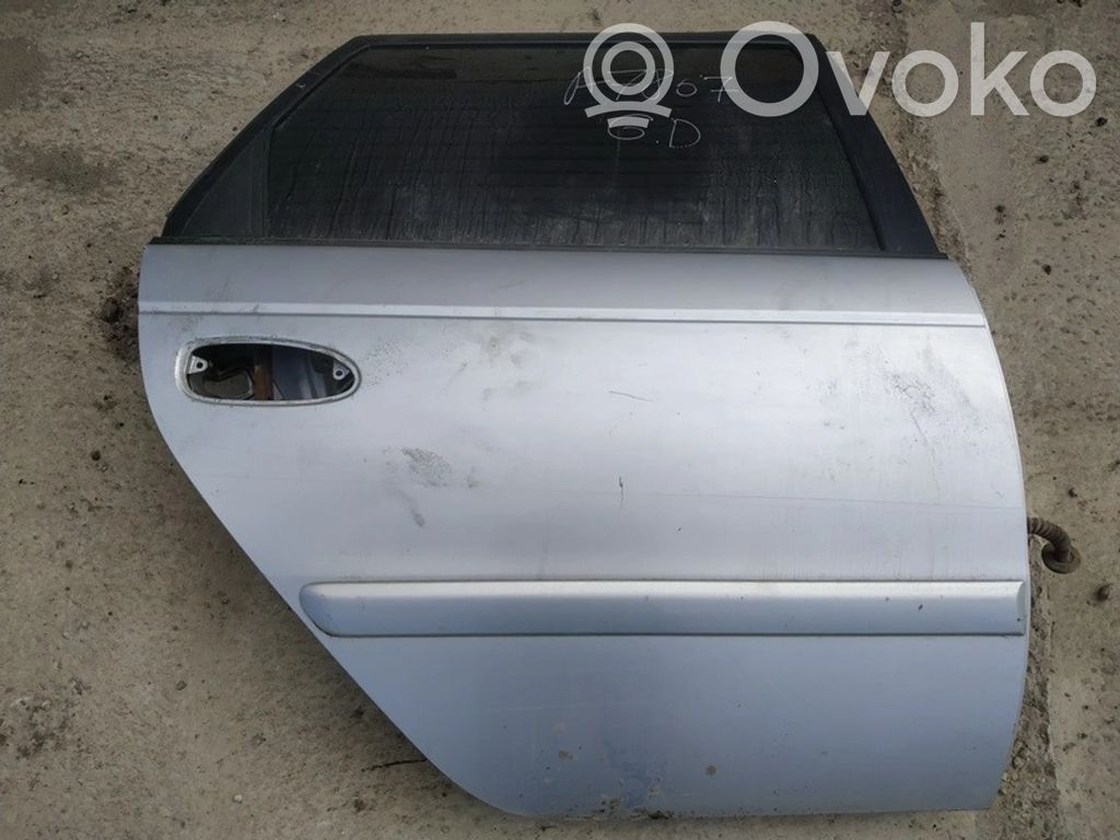 Toyota Avensis T220 Portiera posteriore