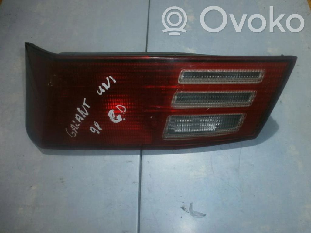 Mitsubishi Galant Feux arrière sur hayon
