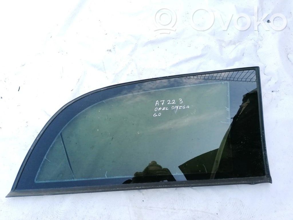Rear side window