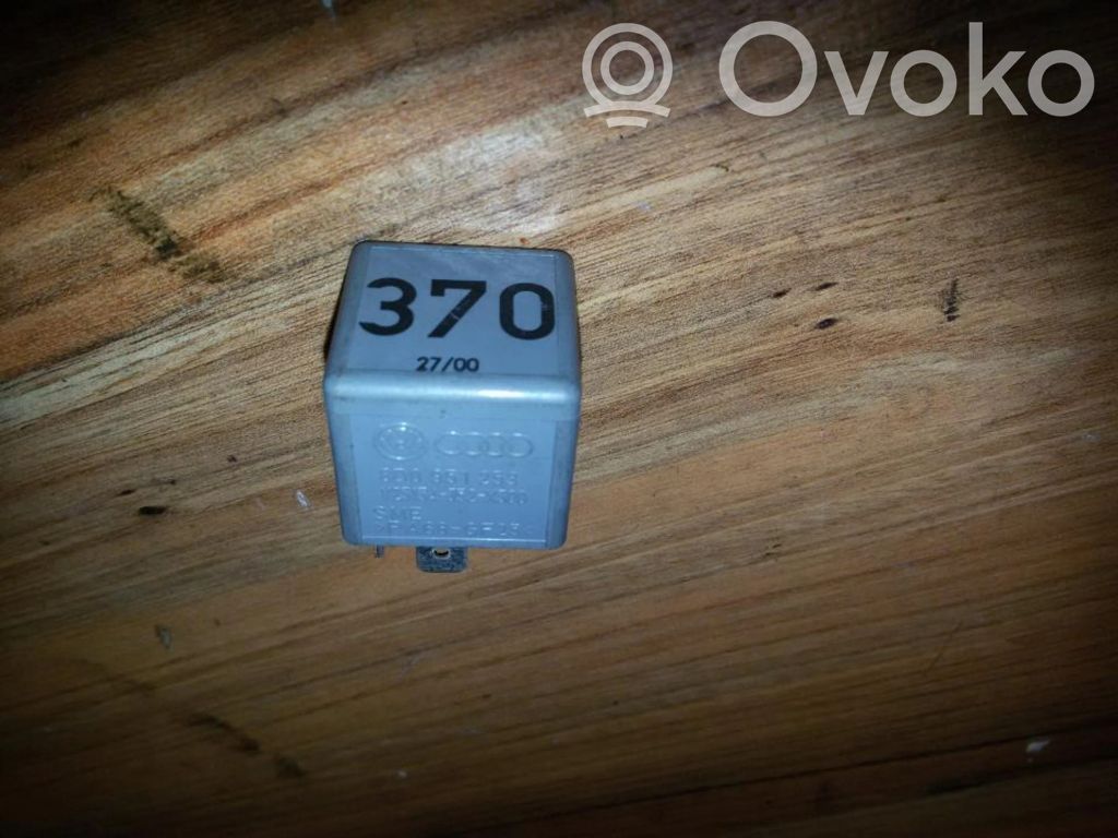 Muu rele   8D0951253,V23134J52X300,8D0951253,GF25,PA66,V23134