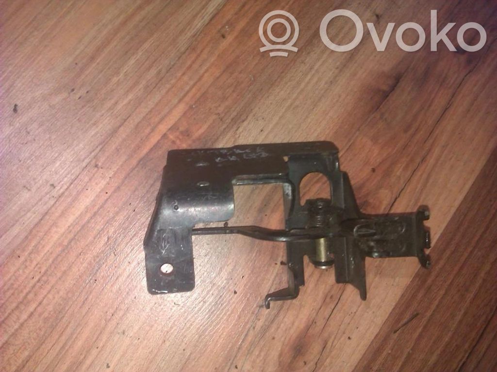 Engine bonnet/hood lock/catch