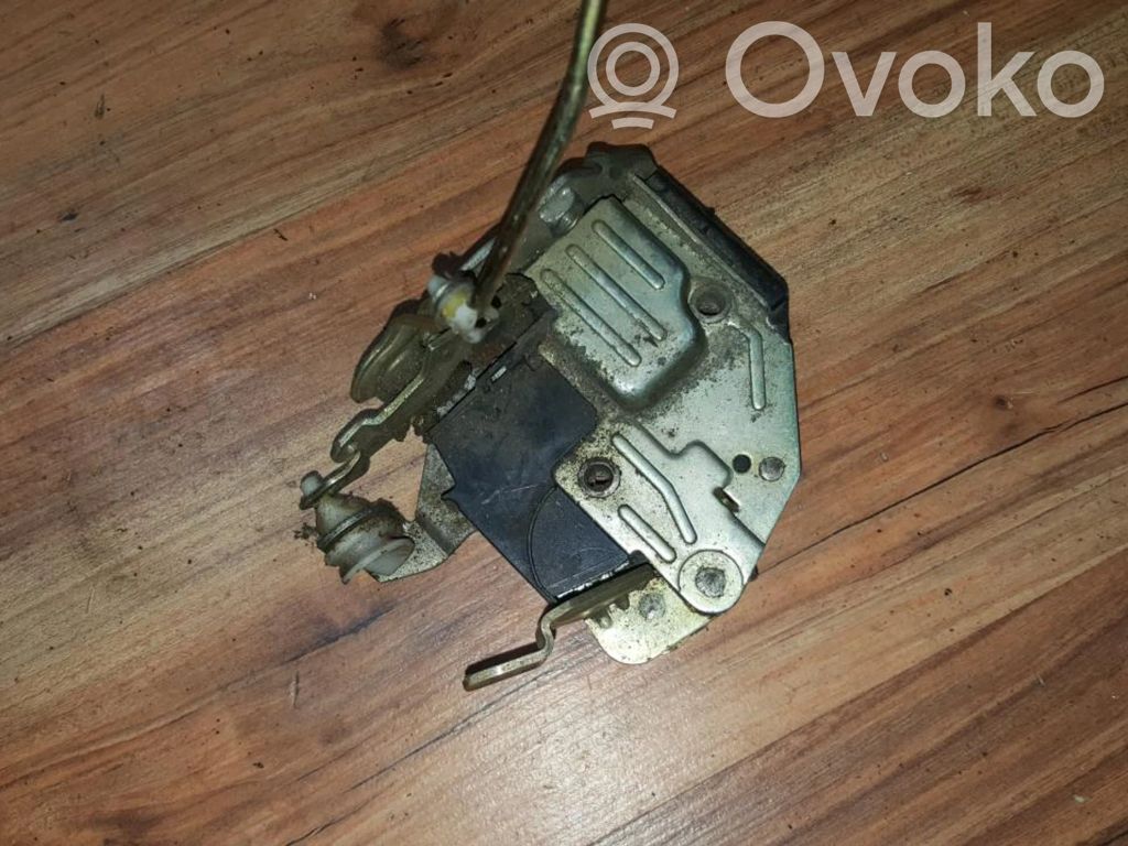 Cerradura de puerta delantera