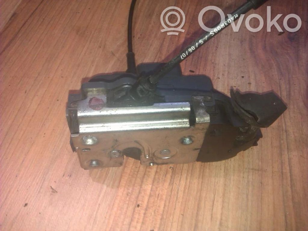 Cerradura de puerta delantera