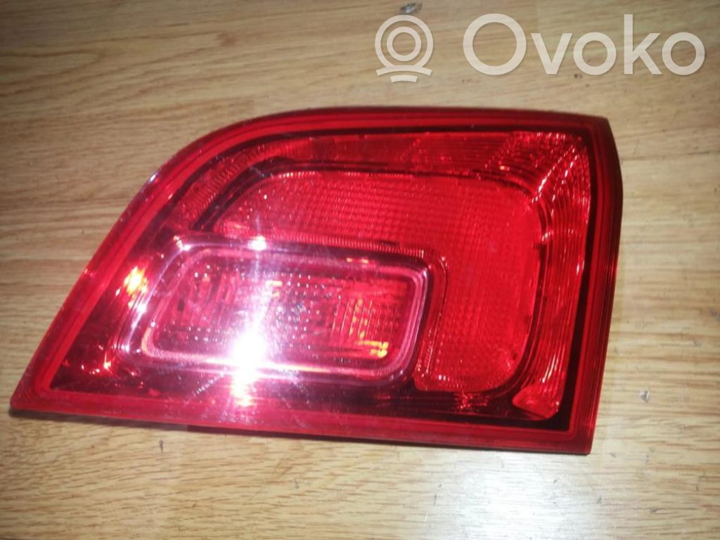 Opel Astra J Lampă spate în capacul portbagajului 