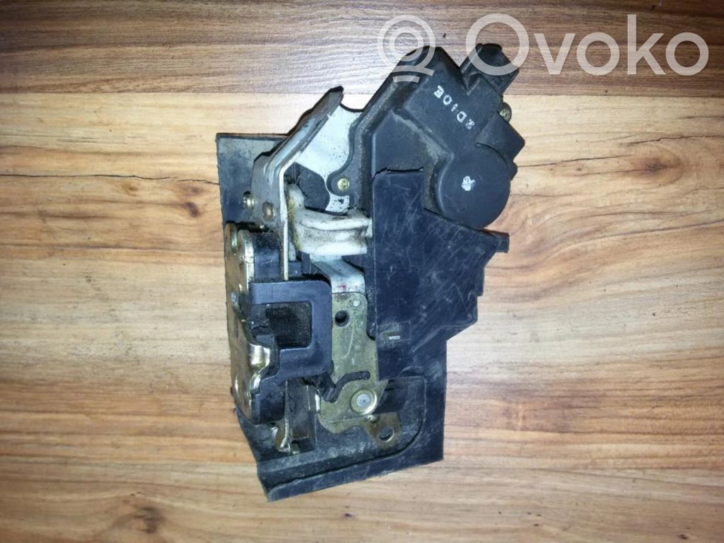 Cerradura de puerta trasera