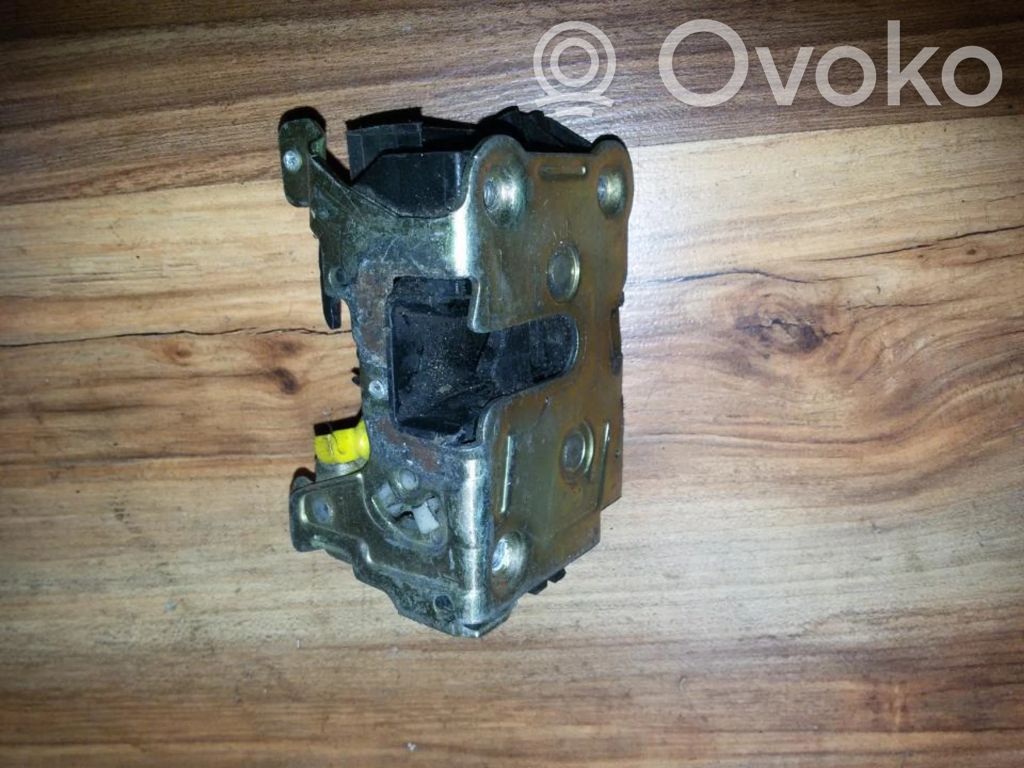 Cerradura de puerta delantera