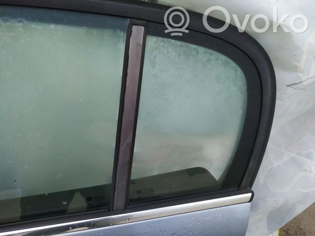 Ventanilla de ventilación de la puerta trasera