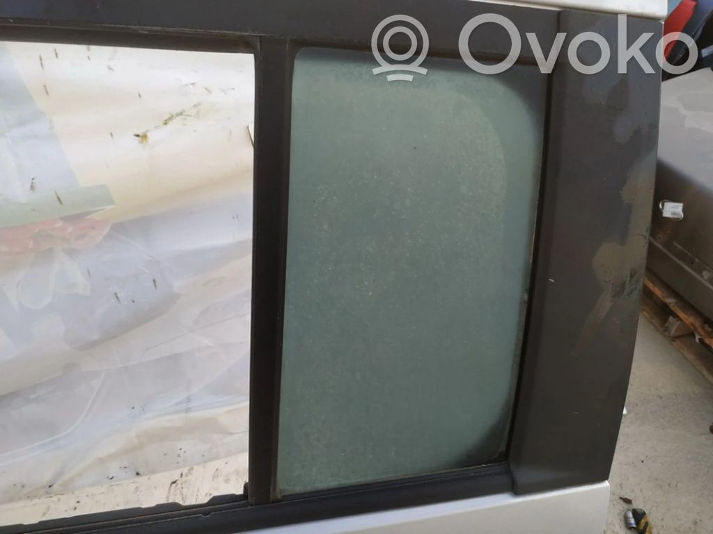 Ventanilla de ventilación de la puerta trasera
