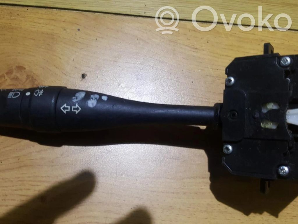 Nissan Primera Manetka / Przełącznik kierunkowskazów 