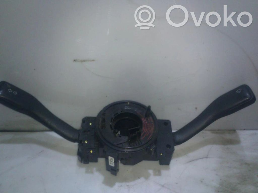Volkswagen Golf IV Leva/interruttore dell’indicatore di direzione e tergicristallo