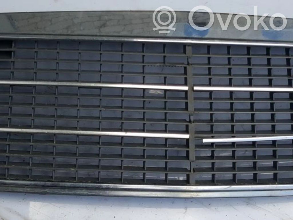 Mercedes-Benz E W210 Griglia anteriore