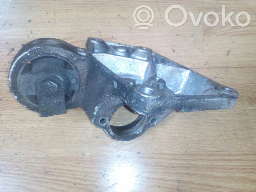 Peugeot 406 Moottorin kiinnikekorvake