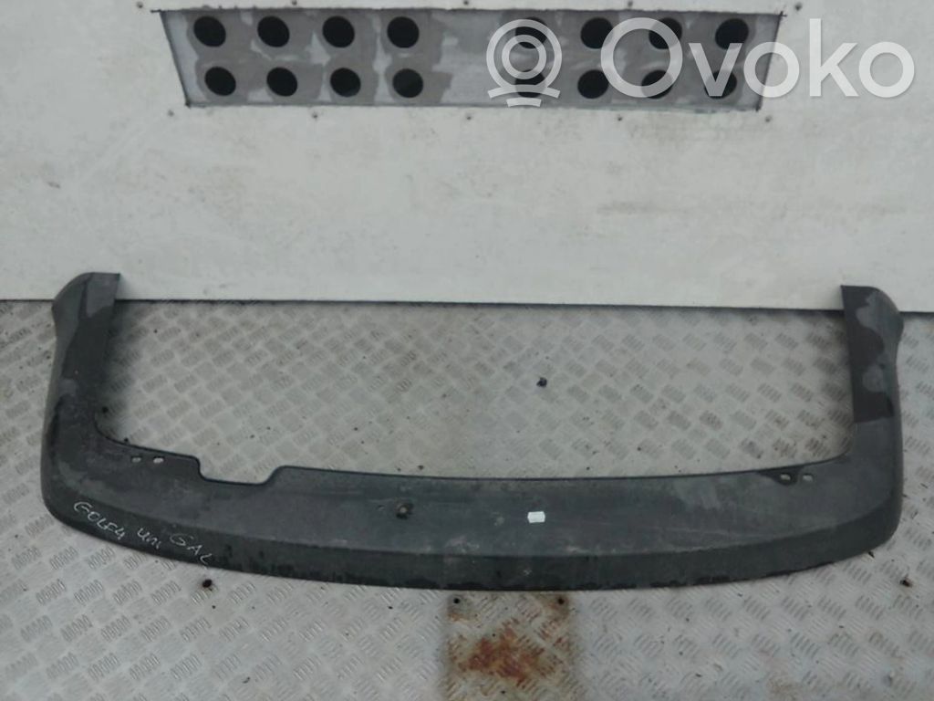 Volkswagen Golf IV Etupuskurin reuna 