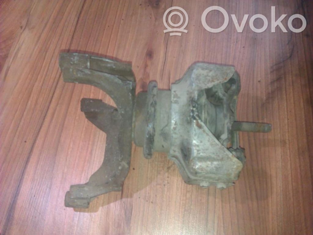 Engine mount bracket