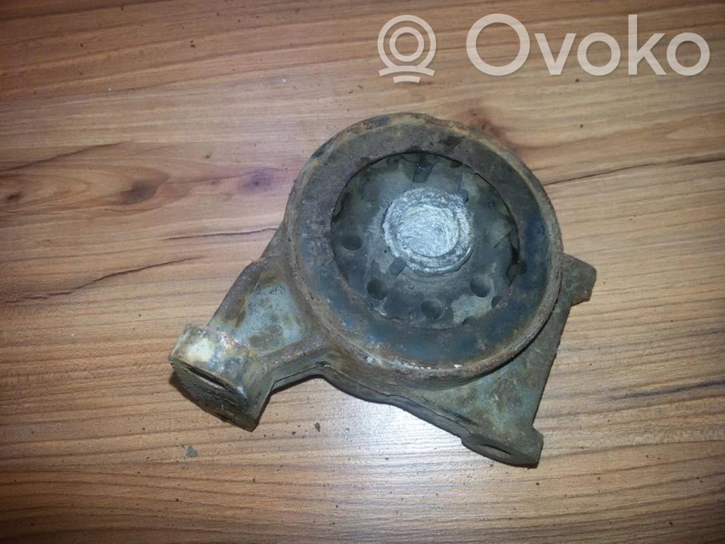 Ford Mondeo MK II Engine mount bracket 