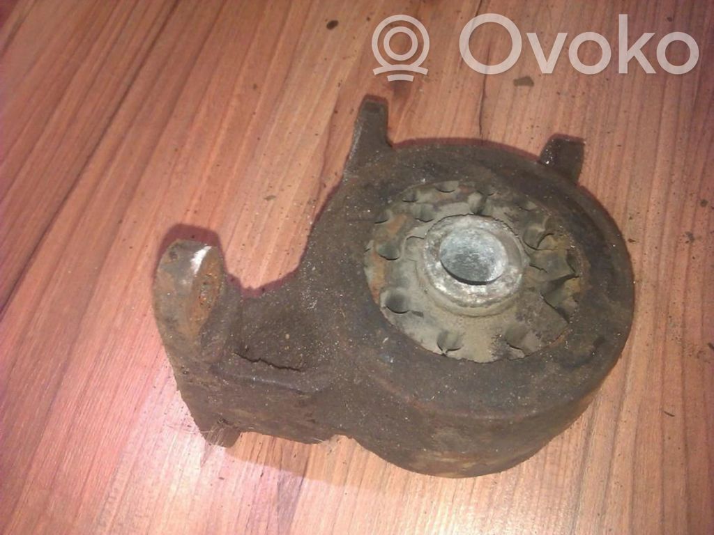 Ford Mondeo MK II Engine mount bracket 