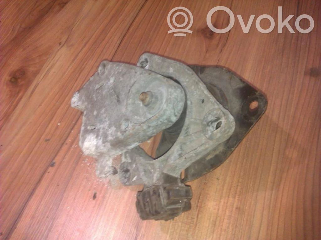 Renault Laguna I Engine mount bracket 