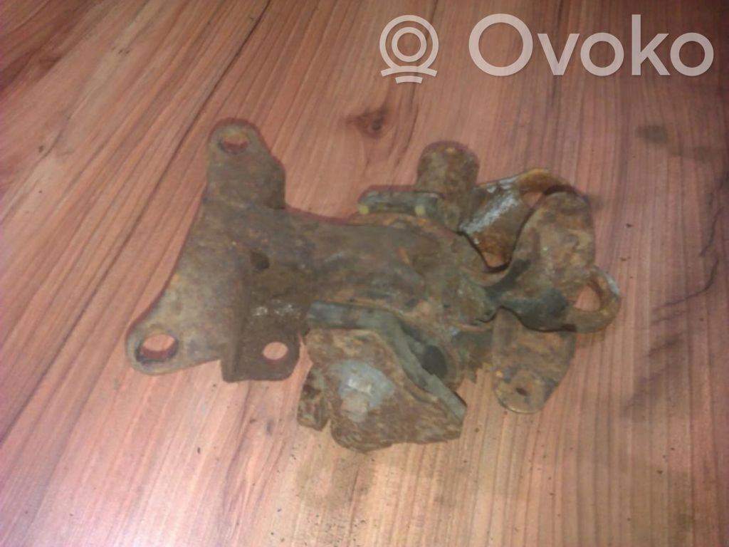 Engine mount bracket