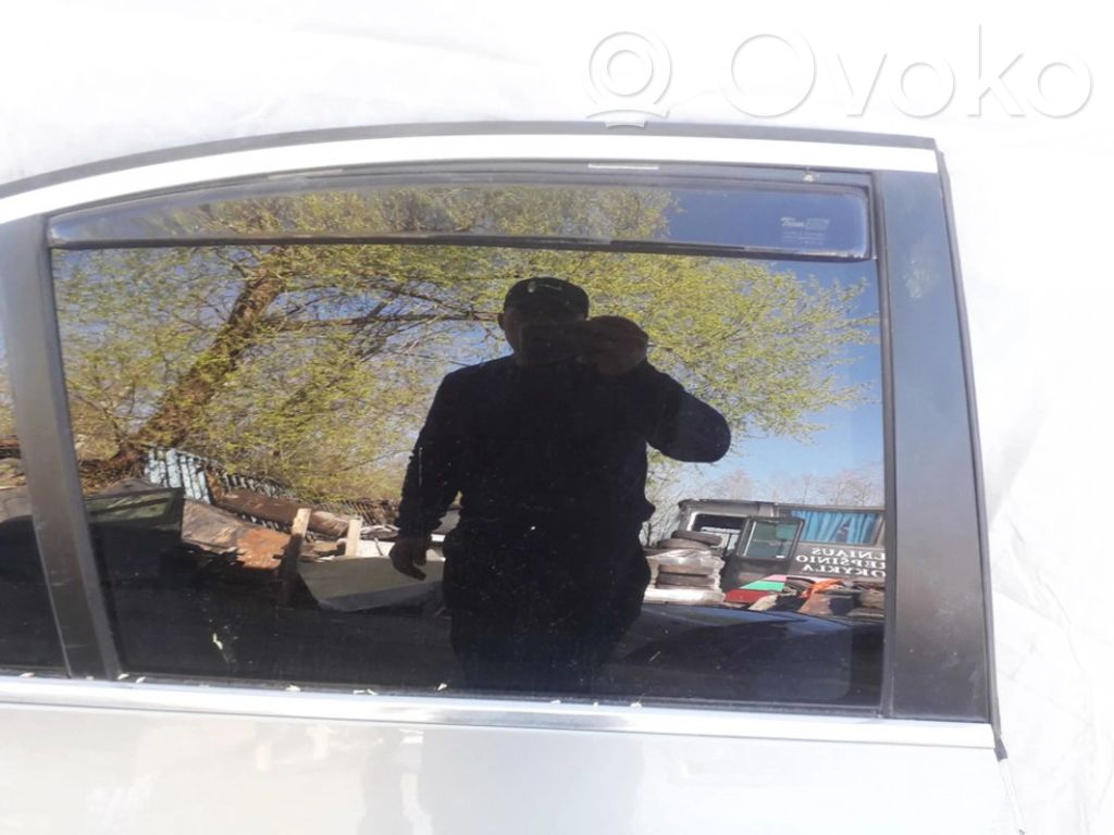 Rear door window glass