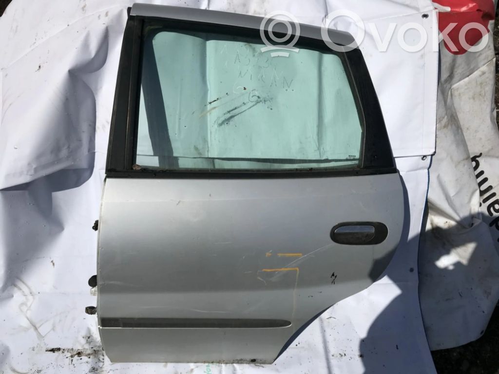 Nissan Almera Tino Porte arrière 