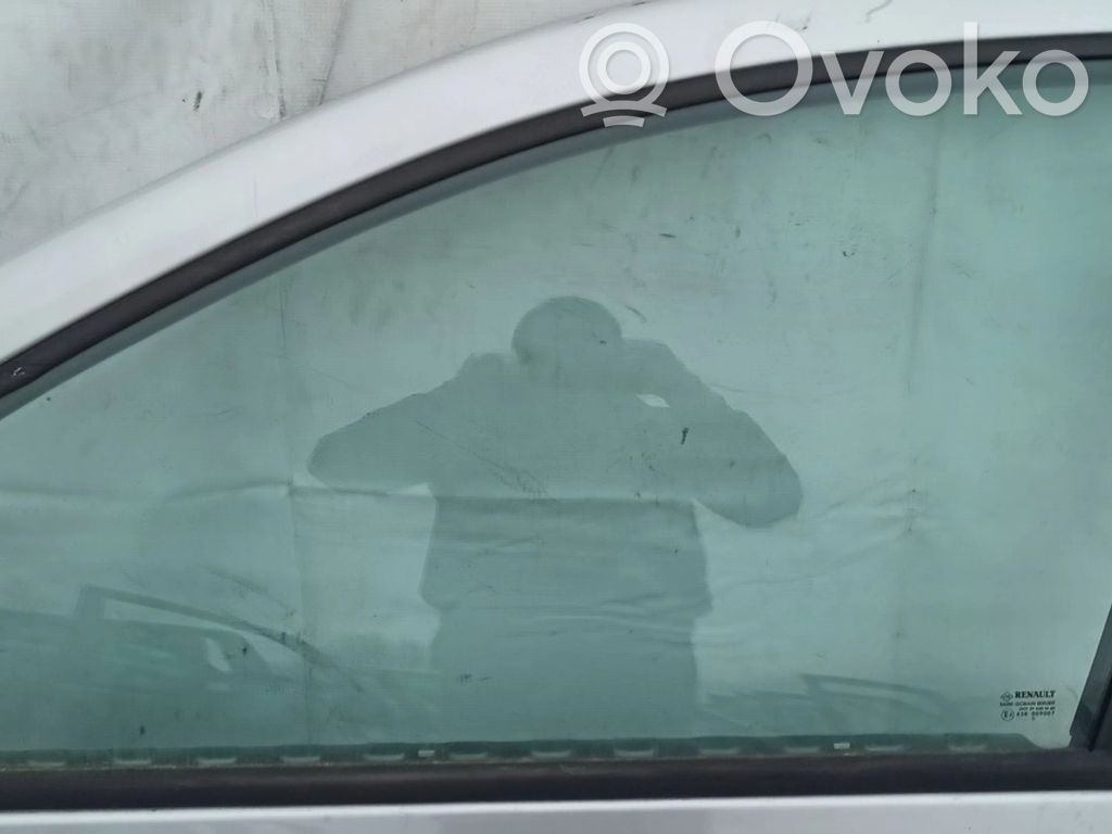 Renault Clio III Szyba drzwi przednich 